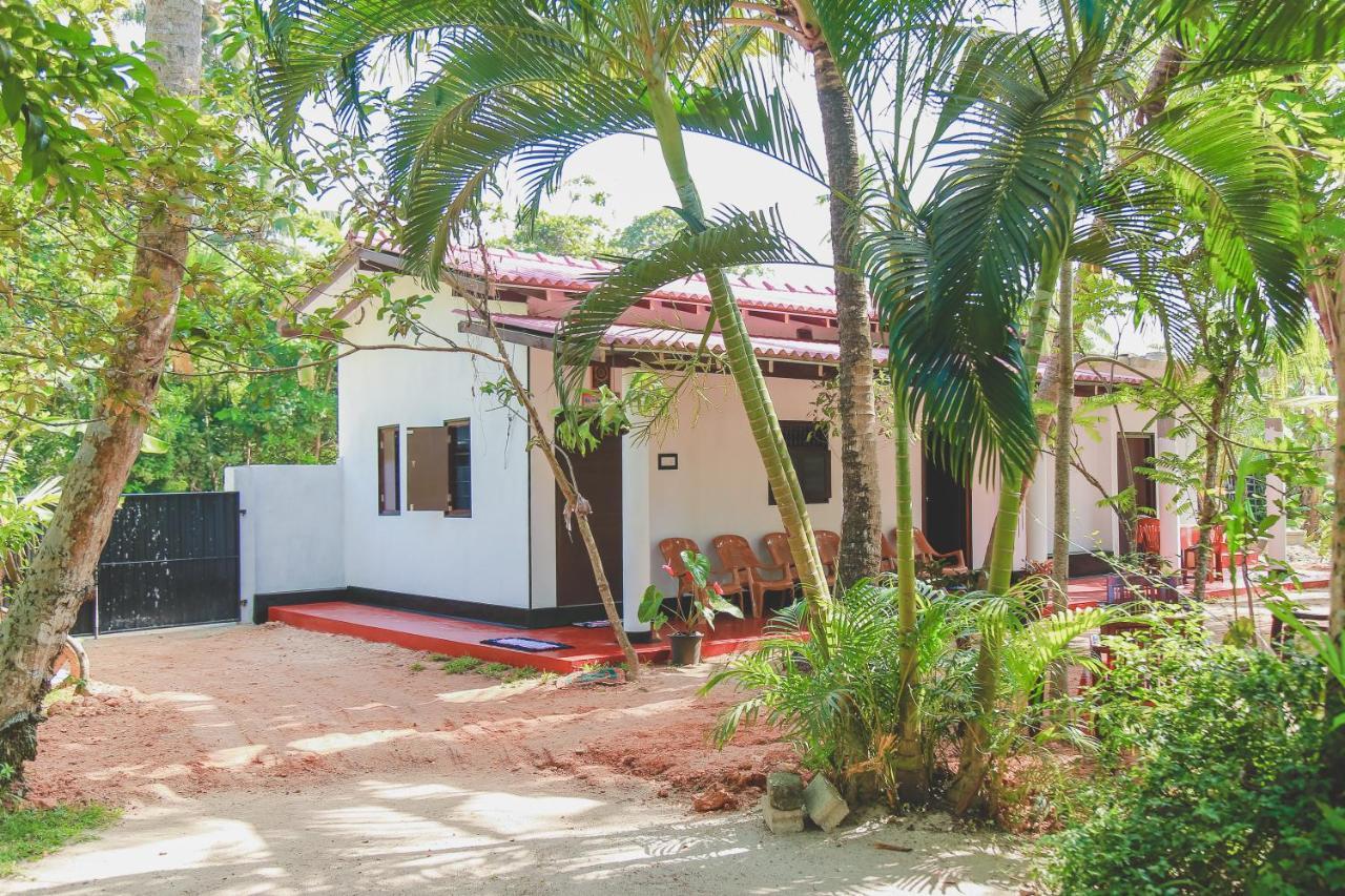Hikka Surf Hostel Hikkaduwa Dış mekan fotoğraf